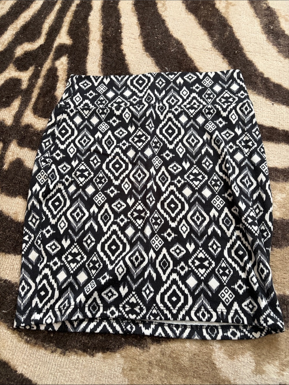 Black & White Geometric Pencil Skirt